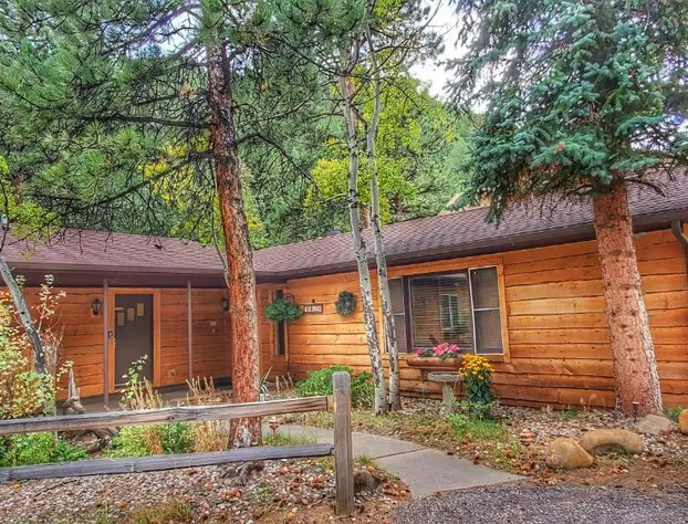 Inn on Fall River & Fall River Cabins hotel detail image 3