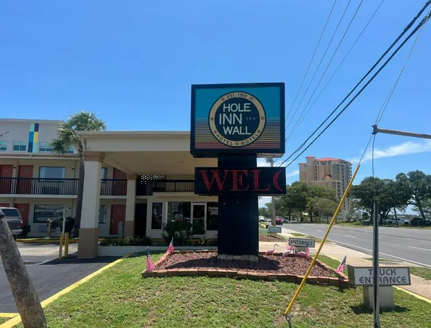 Hole Inn the Wall Hotel - Fort Walton Beach - Sunset Plaza - nearby Beaches & Hurlburt hotel detail image 2
