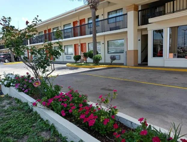 Hole Inn the Wall Hotel - Fort Walton Beach - Sunset Plaza - nearby Beaches & Hurlburt hotel detail image 3