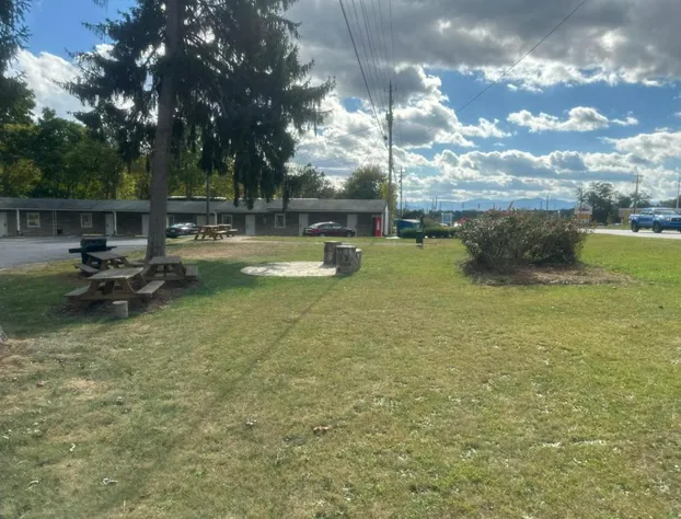 Whispering Pines Motel hotel detail image 3