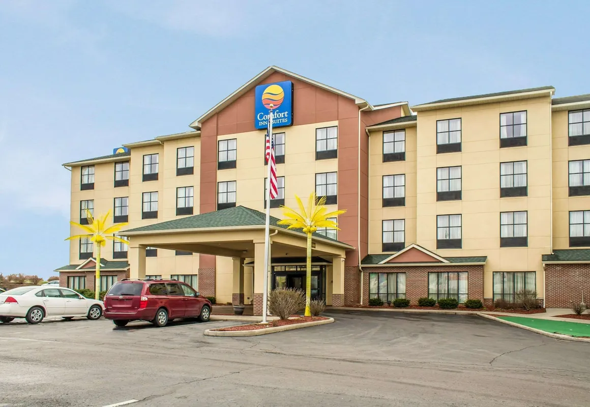 Comfort Inn & Suites Kent - University Area hotel hero