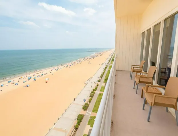 Comfort Suites Beachfront hotel detail image 3