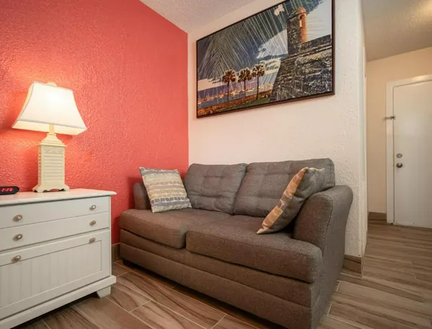 Island Sun Inn & Suites - Venice, Florida Historic Downtown & Beach Getaway hotel detail image 3