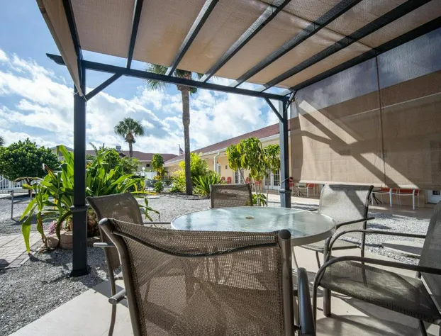 Island Sun Inn & Suites - Historic Venice & Beach Getaway hotel detail image 3