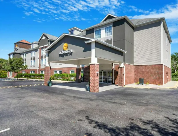 La Quinta Inn & Suites by Wyndham Stonington-Mystic Area hotel detail image 2