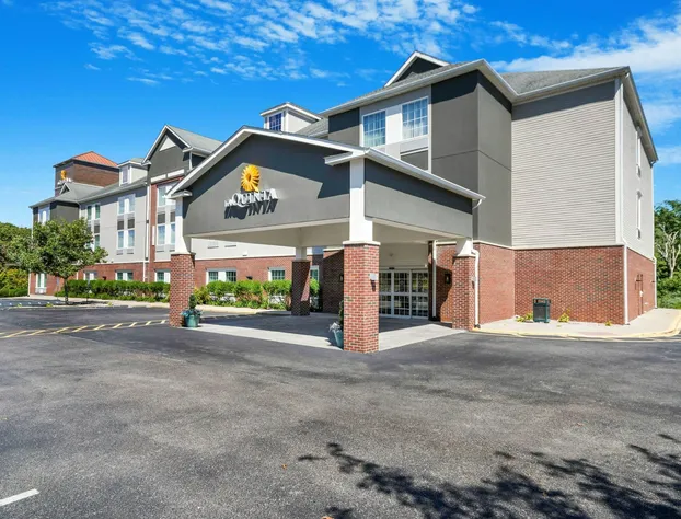 La Quinta Inn & Suites by Wyndham Stonington-Mystic Area hotel detail image 2