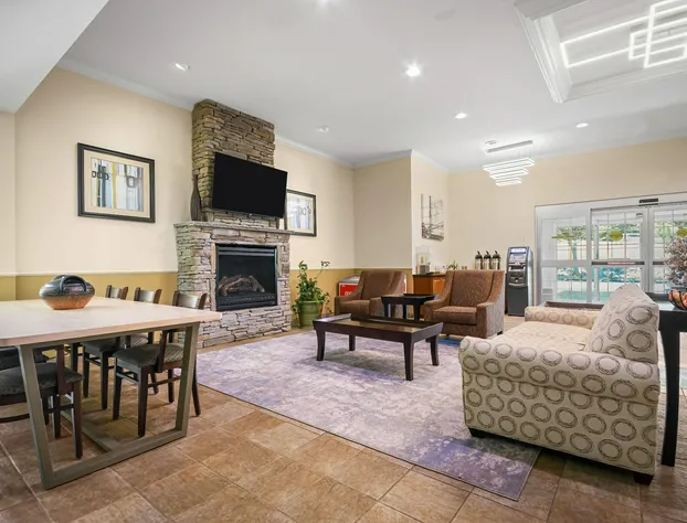 La Quinta Inn & Suites by Wyndham Stonington-Mystic Area hotel detail image 4