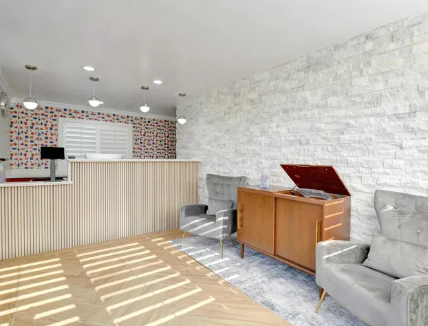 Signature Inn Medford Downtown hotel detail image 1