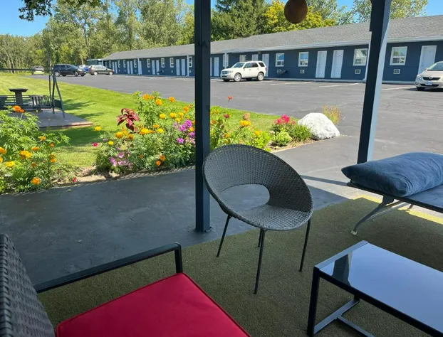East Court Motel hotel detail image 3