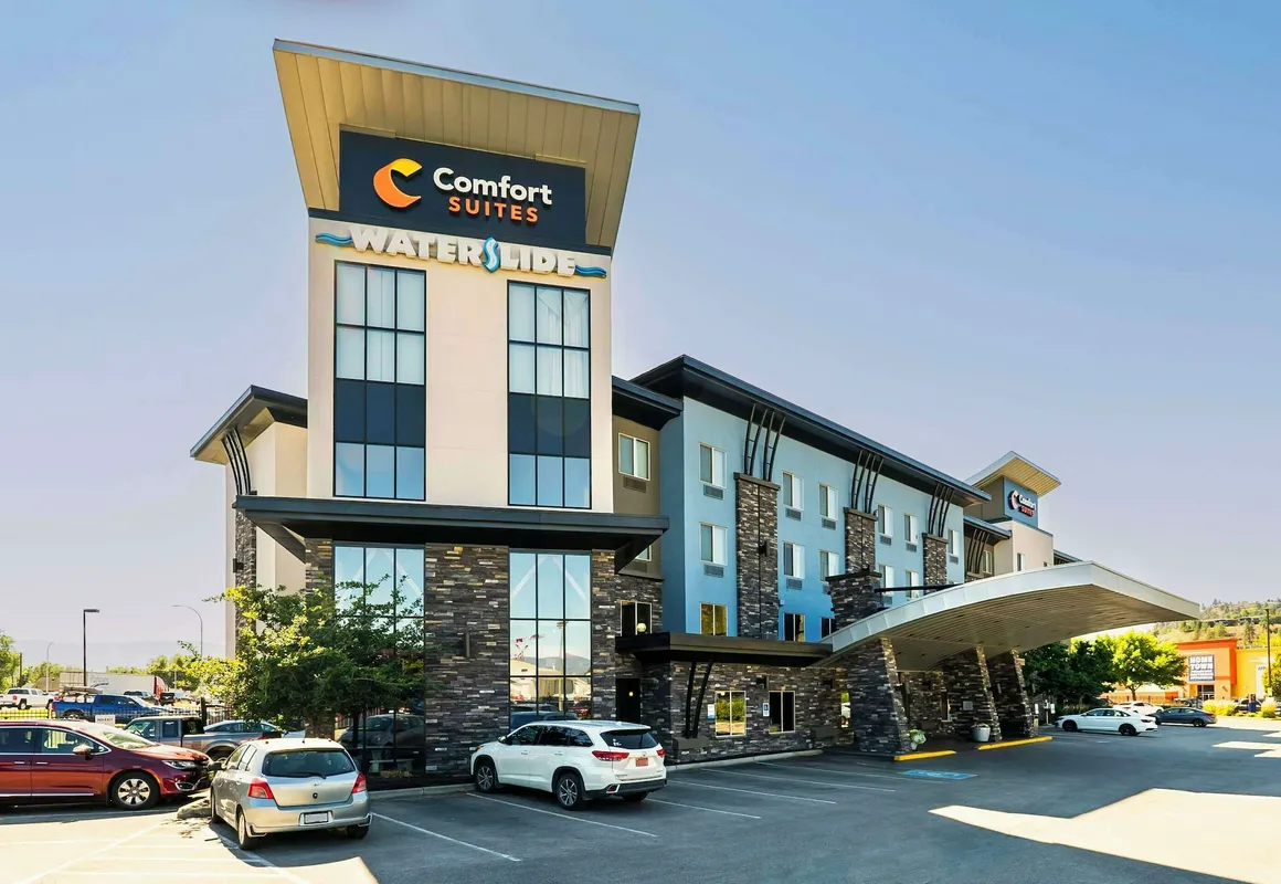 Comfort Suites Kelowna hotel hero