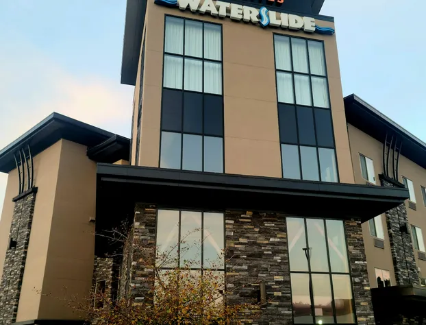 Comfort Suites Kelowna hotel detail image 1