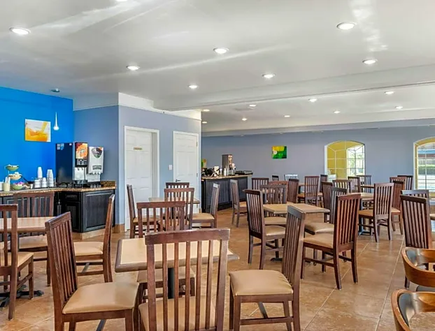 Quality Inn & Suites at The Outlets Mercedes/Weslaco hotel detail image 3