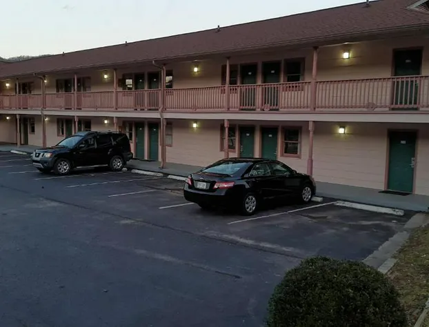 Mountain Valley Inn Dillard hotel detail image 3