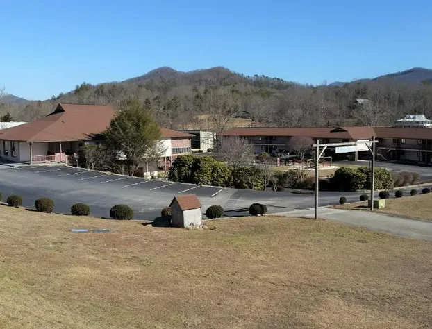 Mountain Valley Inn Dillard hotel detail image 4