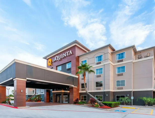 La Quinta Inn & Suites by Wyndham Houston Channelview hotel detail image 1