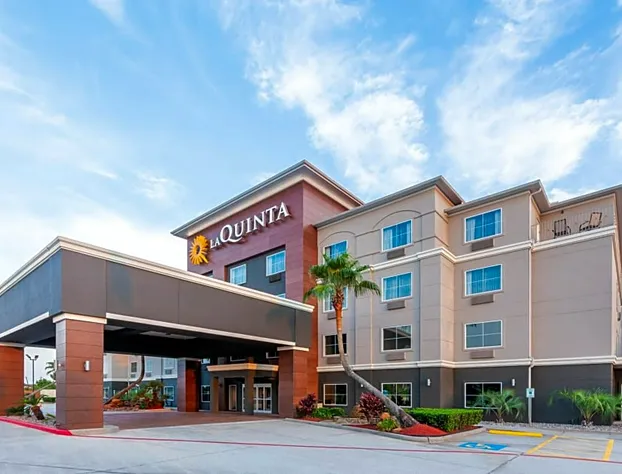 La Quinta Inn & Suites by Wyndham Houston Channelview hotel detail image 1