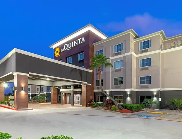 La Quinta Inn & Suites by Wyndham Houston Channelview hotel detail image 2