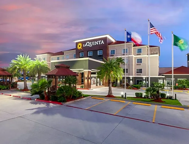 La Quinta Inn & Suites by Wyndham Houston Channelview hotel detail image 3