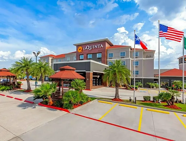 La Quinta Inn & Suites by Wyndham Houston Channelview hotel detail image 4