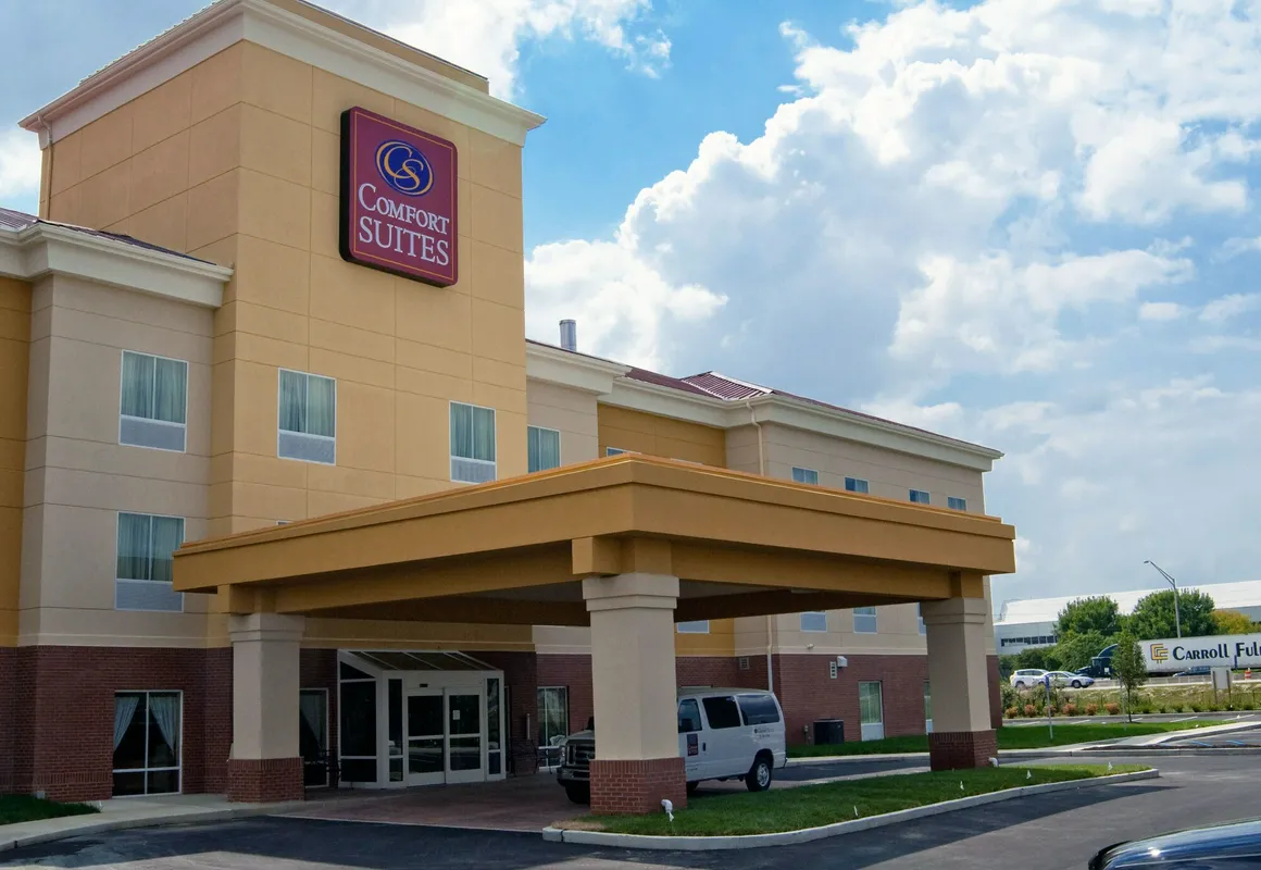 Comfort Suites near Indianapolis Airport hotel hero