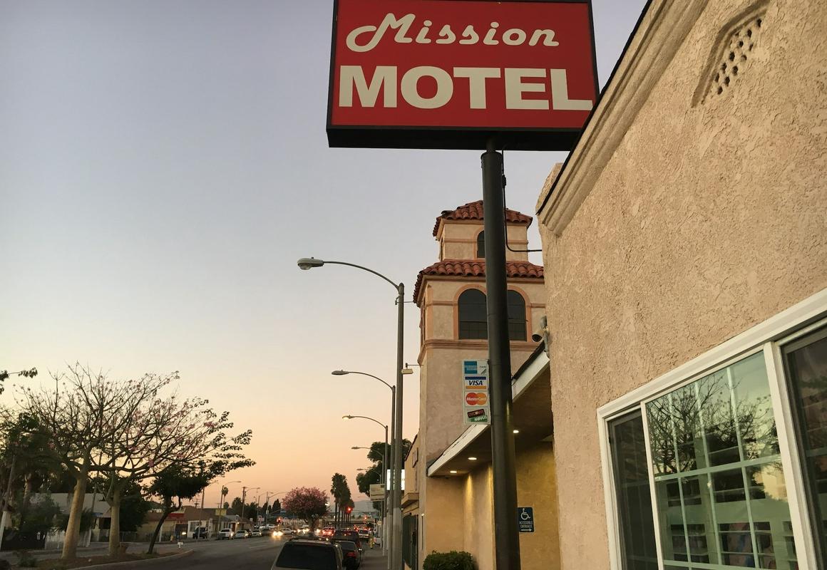 Mission Motel Lynwood hotel hero