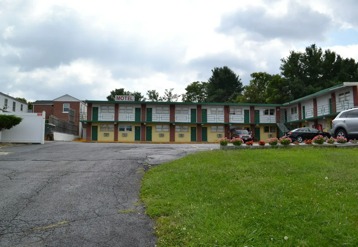 Budget Inn hotel hero