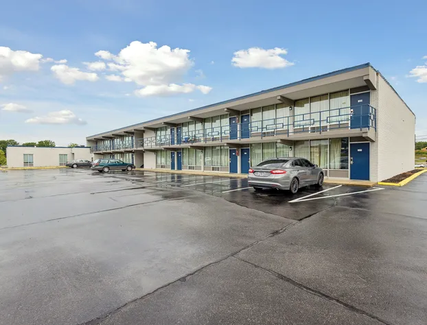 Relax inn by OYO Greeneville Near Hwy US-321 hotel detail image 2