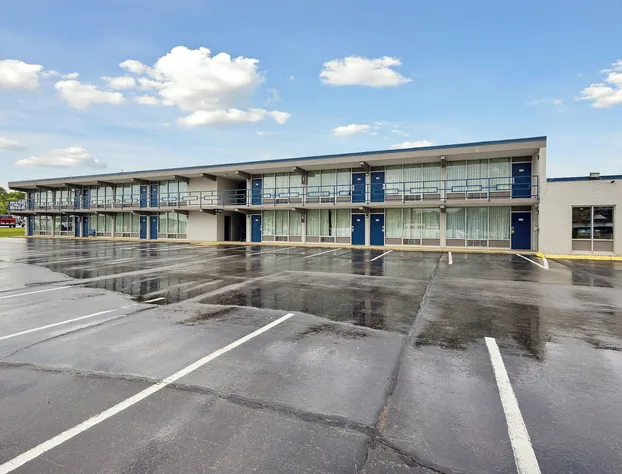 Relax inn by OYO Greeneville Near Hwy US-321 hotel detail image 3