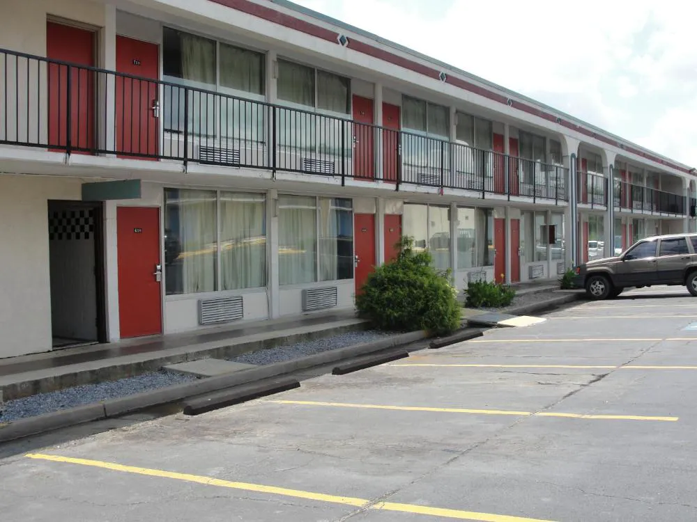 Budget Inn Alcoa hotel hero