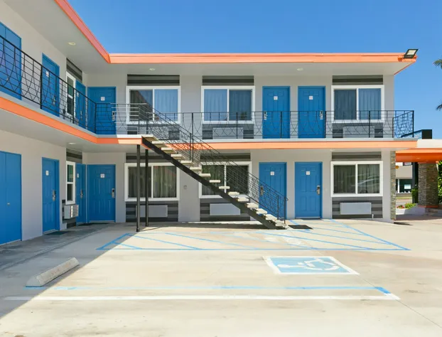 Pacific Coast Inn hotel detail image 4