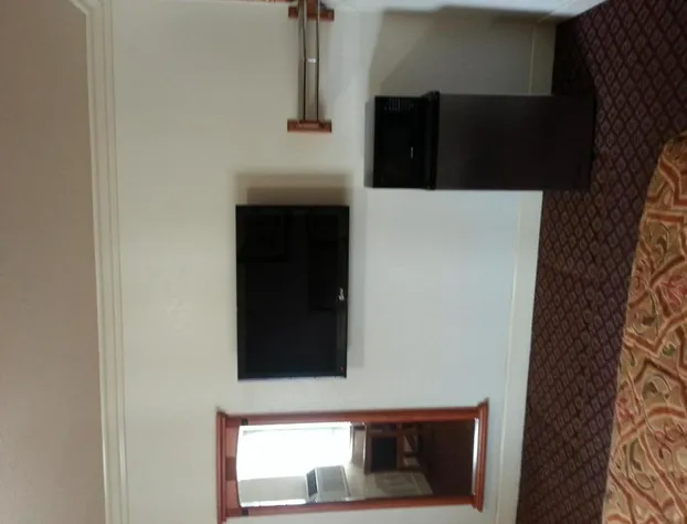 Walls Motel Long Beach hotel detail image 1