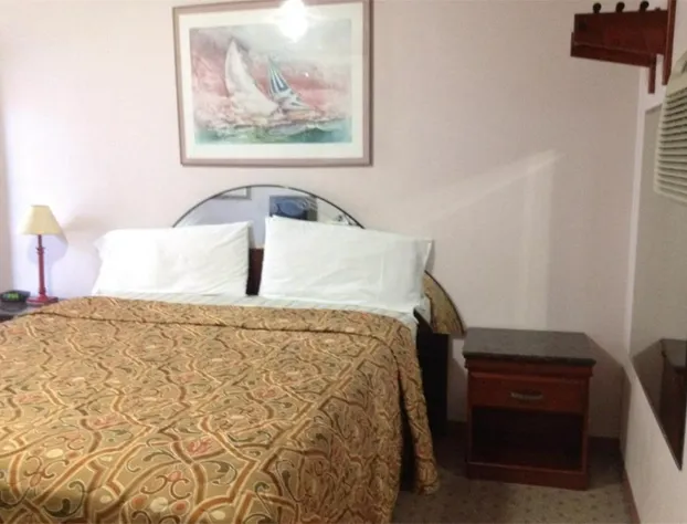 Walls Motel Long Beach hotel detail image 4