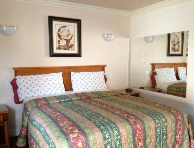 Walls Motel Long Beach hotel detail image 3