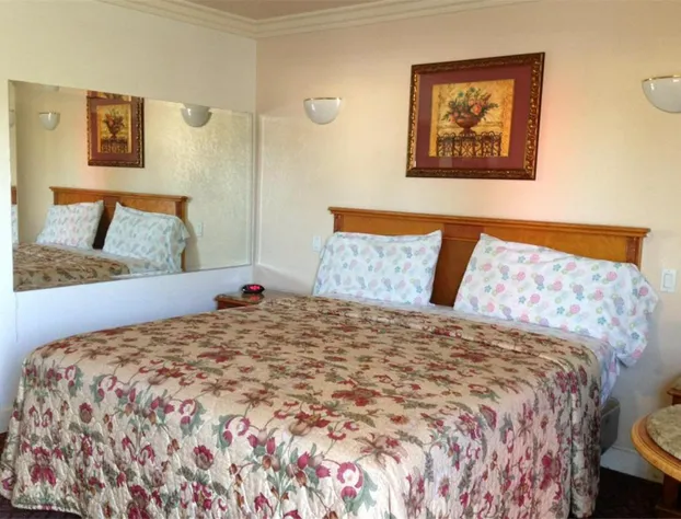 Walls Motel Long Beach hotel detail image 4