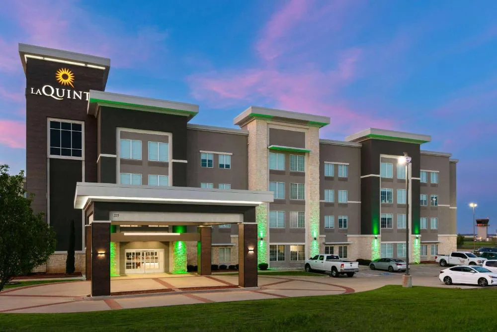 La Quinta Inn & Suites by Wyndham Ft. Worth - Burleson hotel hero
