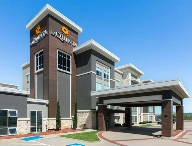 La Quinta Inn & Suites by Wyndham Ft. Worth - Burleson hotel detail image 1