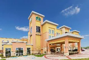 La Quinta Inn & Suites by Wyndham Ft. Worth - Burleson hotel detail image 2