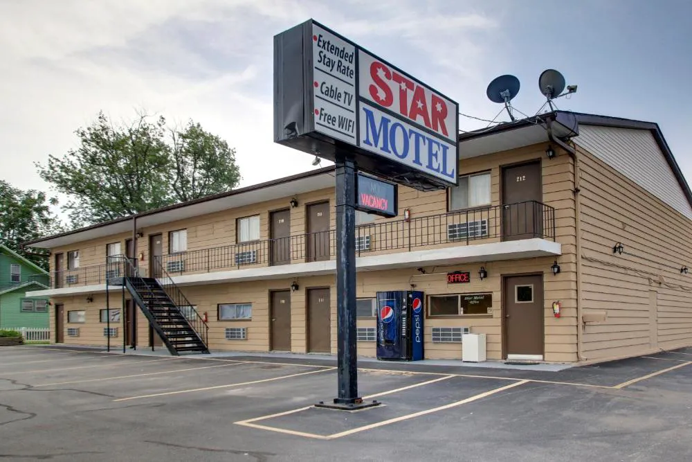 Star Motel hotel hero