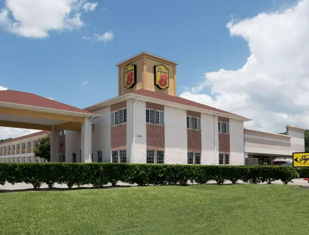 Super 8 by Wyndham Rosenberg TX hotel detail image 2