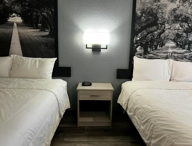 Super 8 by Wyndham Rosenberg TX hotel detail image 4