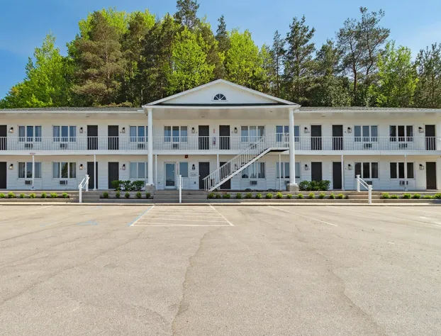 Bay Inn of Petoskey hotel detail image 2