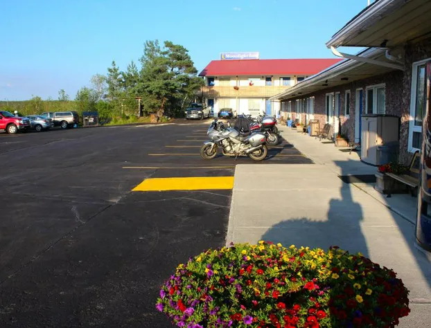 Moonlight Inn and Suites hotel detail image 2