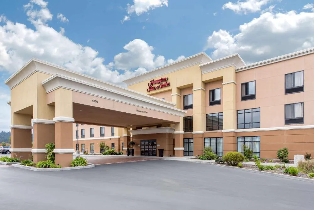 Hampton Inn & Suites Arcata hotel hero