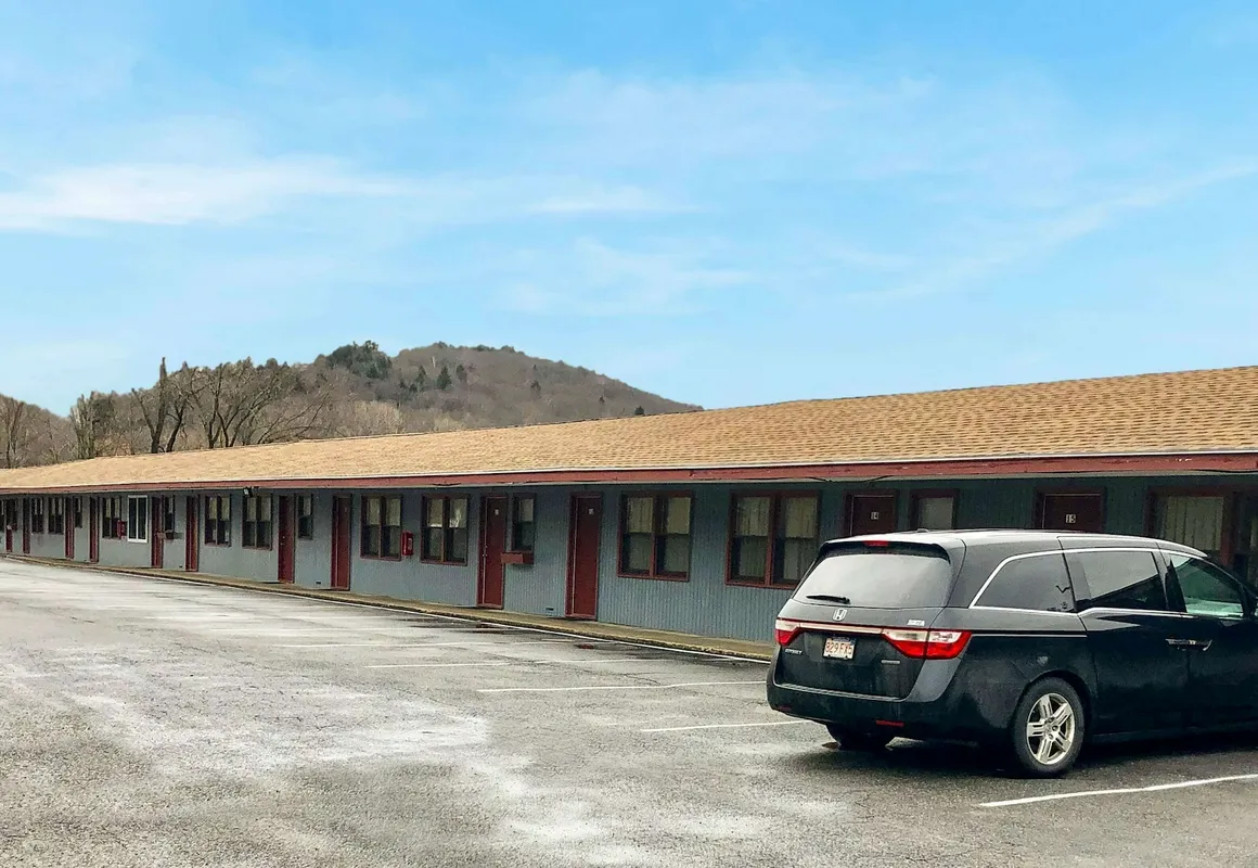 Pleasant Valley Motel West Stockbridge hotel hero