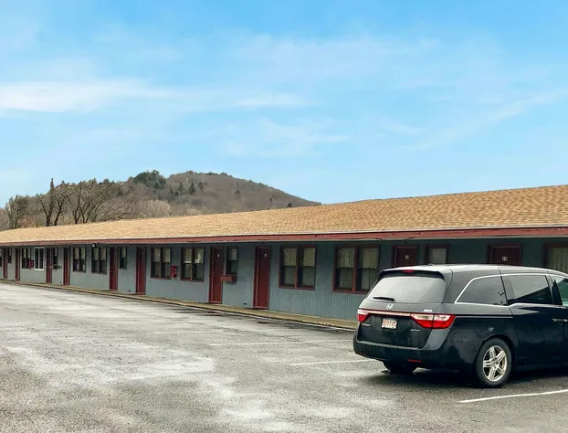 Pleasant Valley Motel West Stockbridge hotel detail image 1