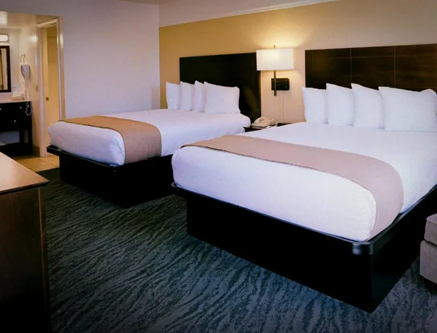 Pines Inn & Suites hotel detail image 2