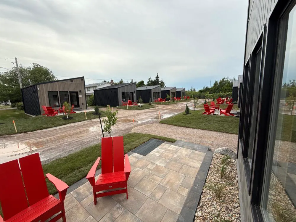 Royalty Maples Motel & Cottages hotel hero