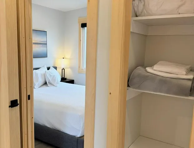 Royalty Maples Motel & Cottages hotel detail image 4