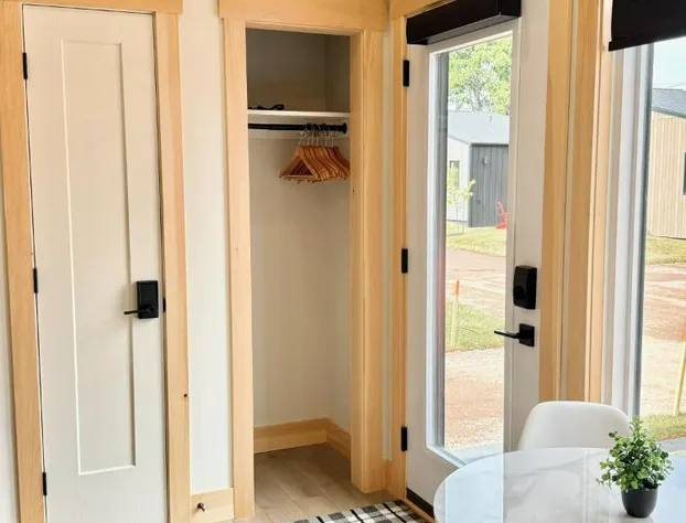 Royalty Maples Motel & Cottages hotel detail image 2