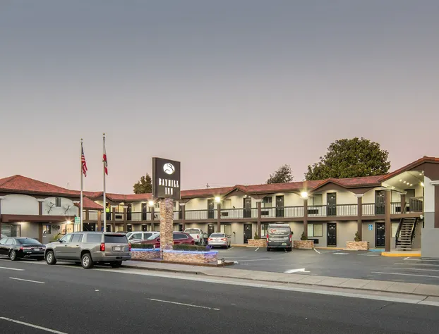 Bayhill Inn hotel detail image 1